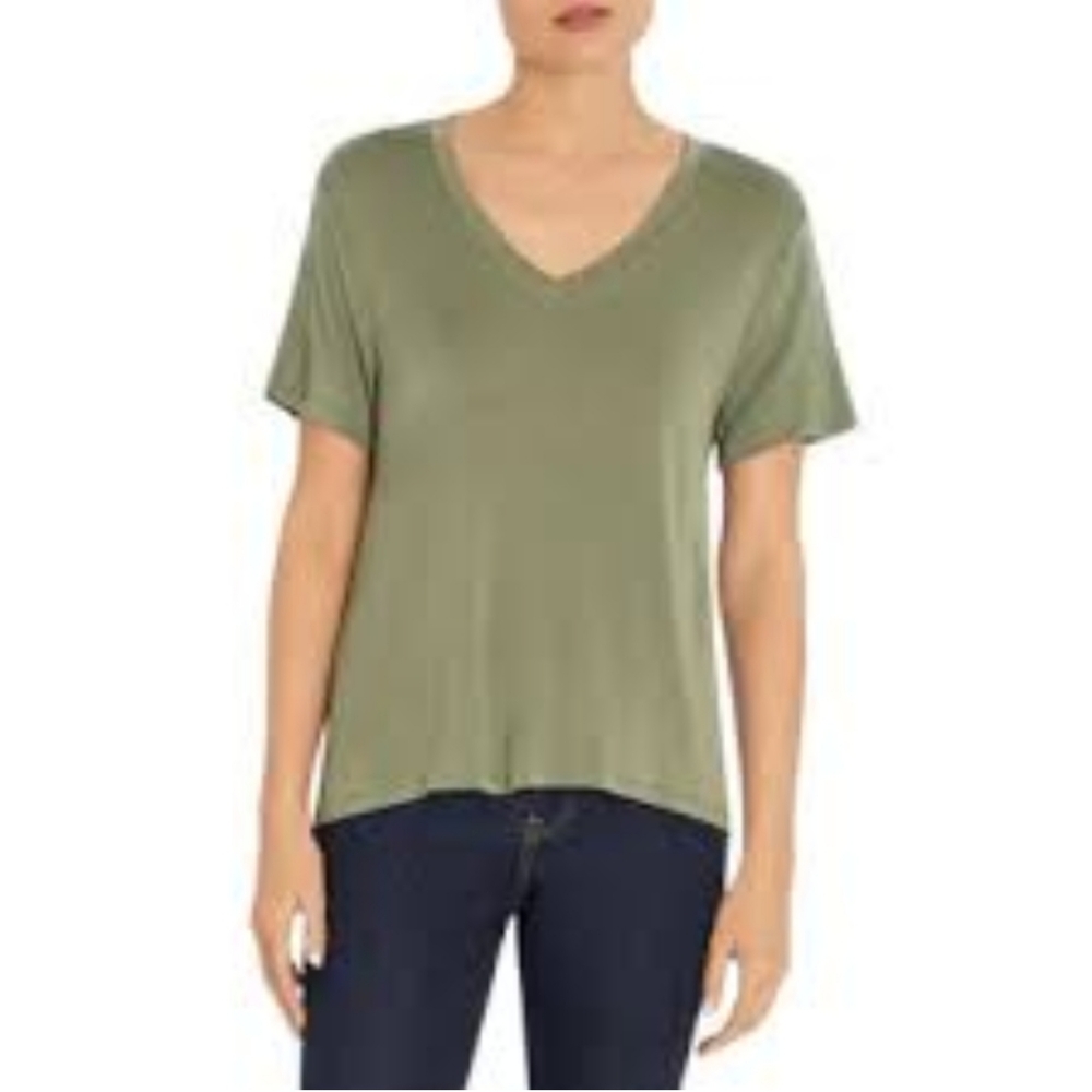 Athleta olive 🫒 green v-neck Tshirt with split hem detail XL green